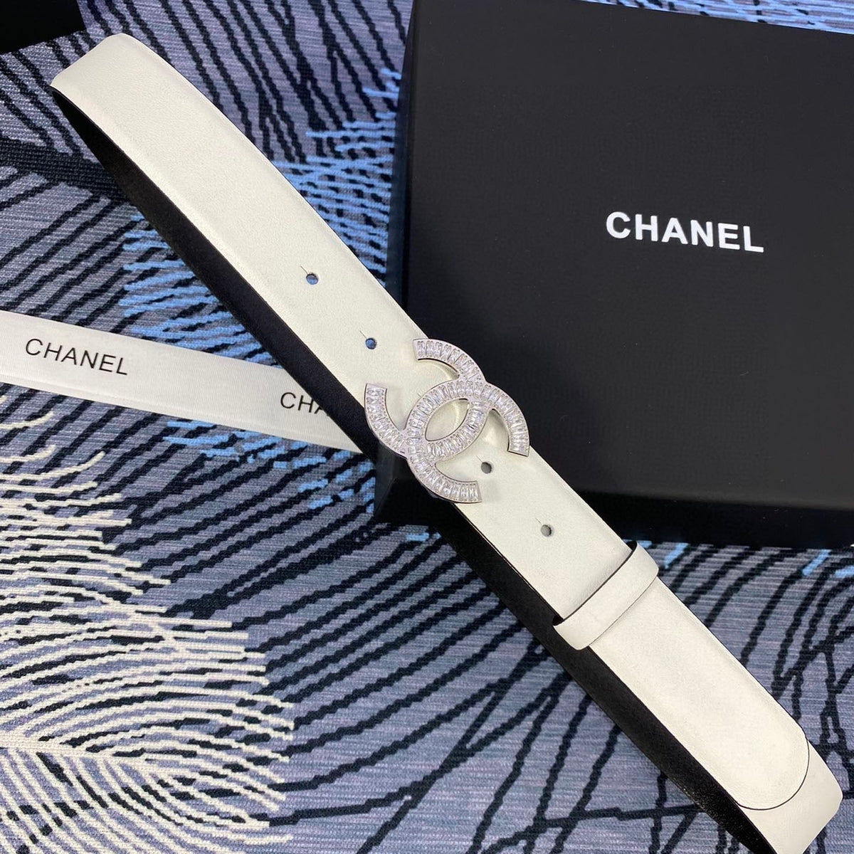 CHANEL 25S BELT 30 MM IN WHITE CALFSKIN WITH SILVER HARDWARE 615098