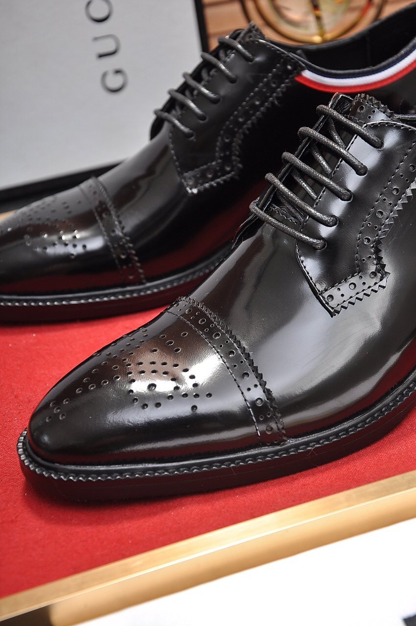Gucci Men's Black Burgundy Trim Lace-Up Dress Shoes
