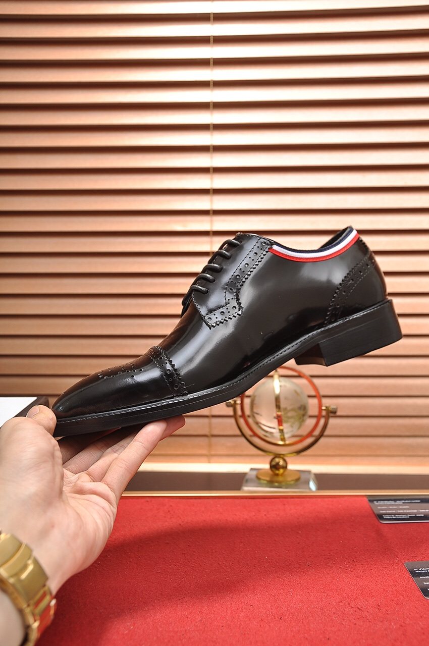 Gucci Men's Black Burgundy Trim Lace-Up Dress Shoes