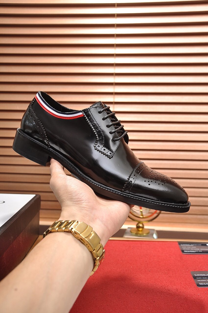 Gucci Men's Black Burgundy Trim Lace-Up Dress Shoes
