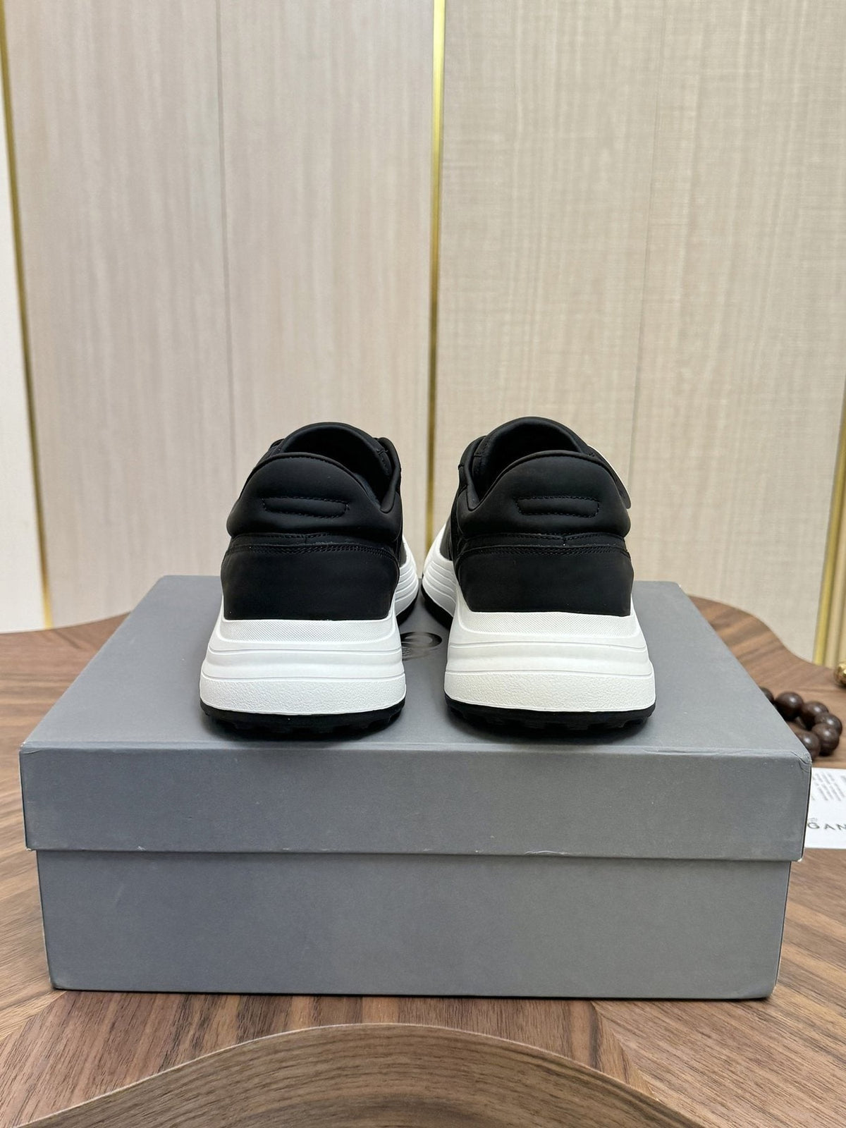 Hogan Low-Top Sneakers